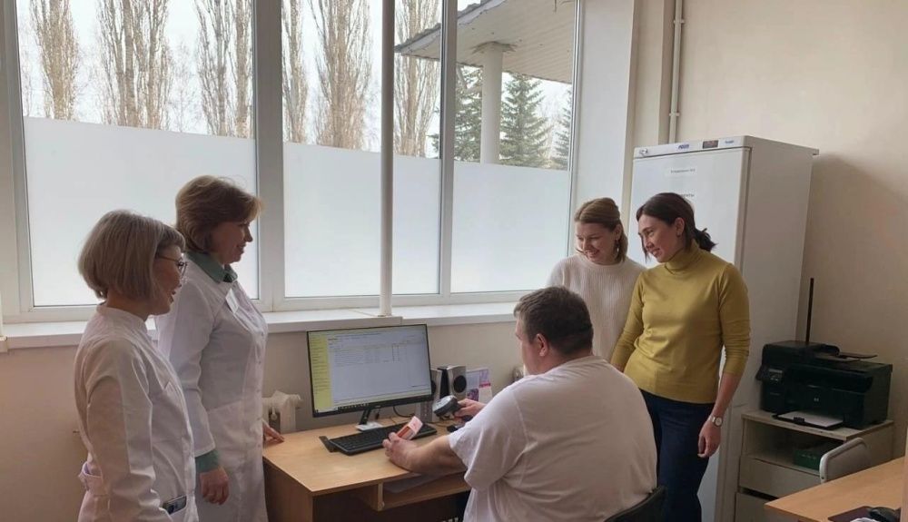 ВИЗИТ КОЛЛЕГ ИЗ УФЫ В РАЕВСКУЮ ЦРБ: обмен опытом по организации аптечных пунктов на ФАП