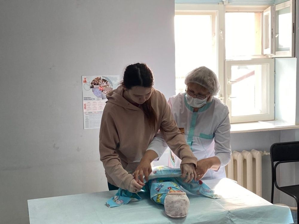 В Раевской ЦРБ работает Школа молодой мамы, где специалисты рассказывают обо всех аспектах грудного вскармливания