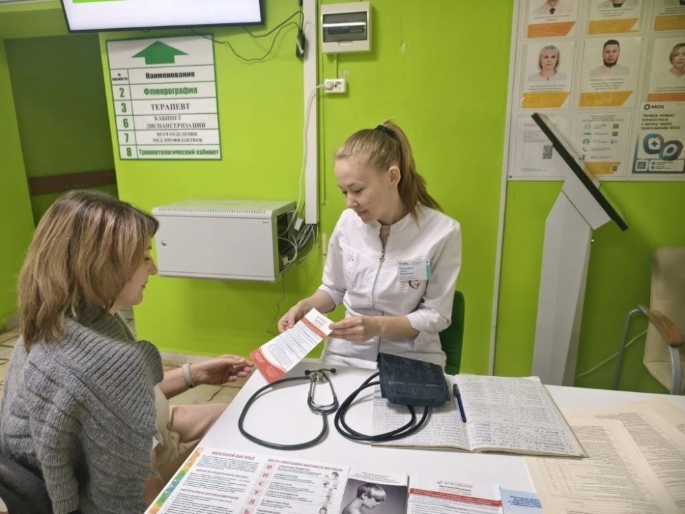 В холле поликлиники Раевской ЦРБ всю неделю работал «Уголок здоровья»