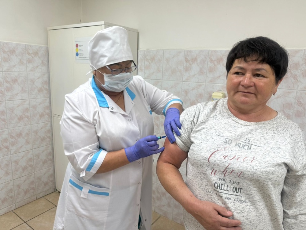 В Раевской ЦРБ продолжается вакцинация от гриппа!