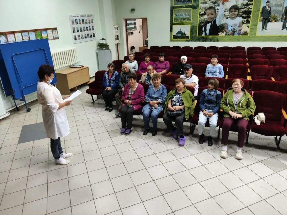 Фельдшер Ташлинского ФАПа Шафикова Гульнара Минулловна провела "урок здоровья" с жителями с.Ташлы